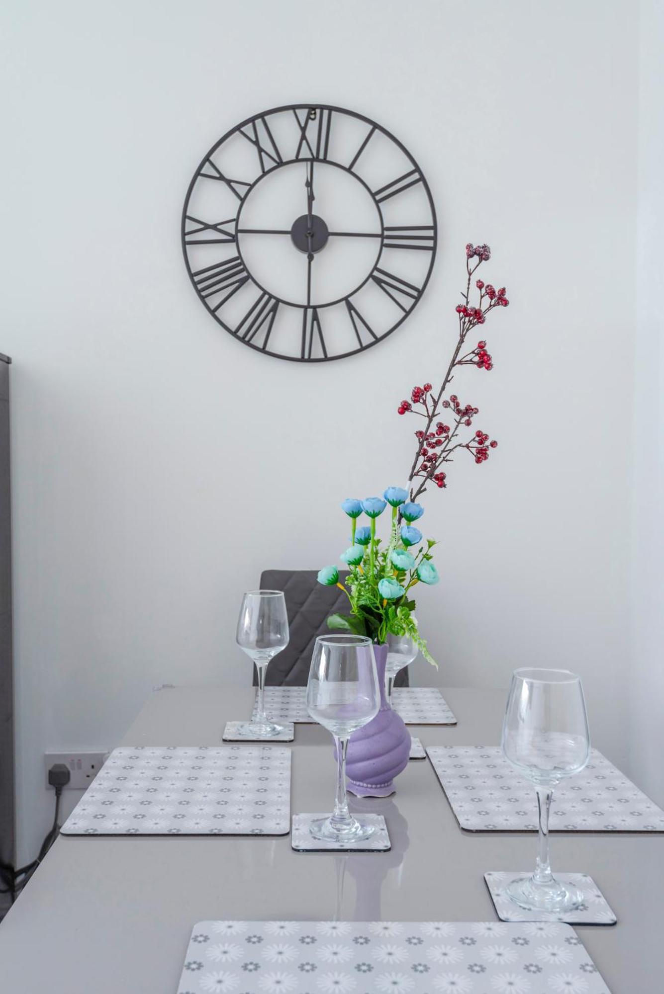 Modern Family Home W/Wi-Fi, Netflix, Self Check-In London Exterior foto