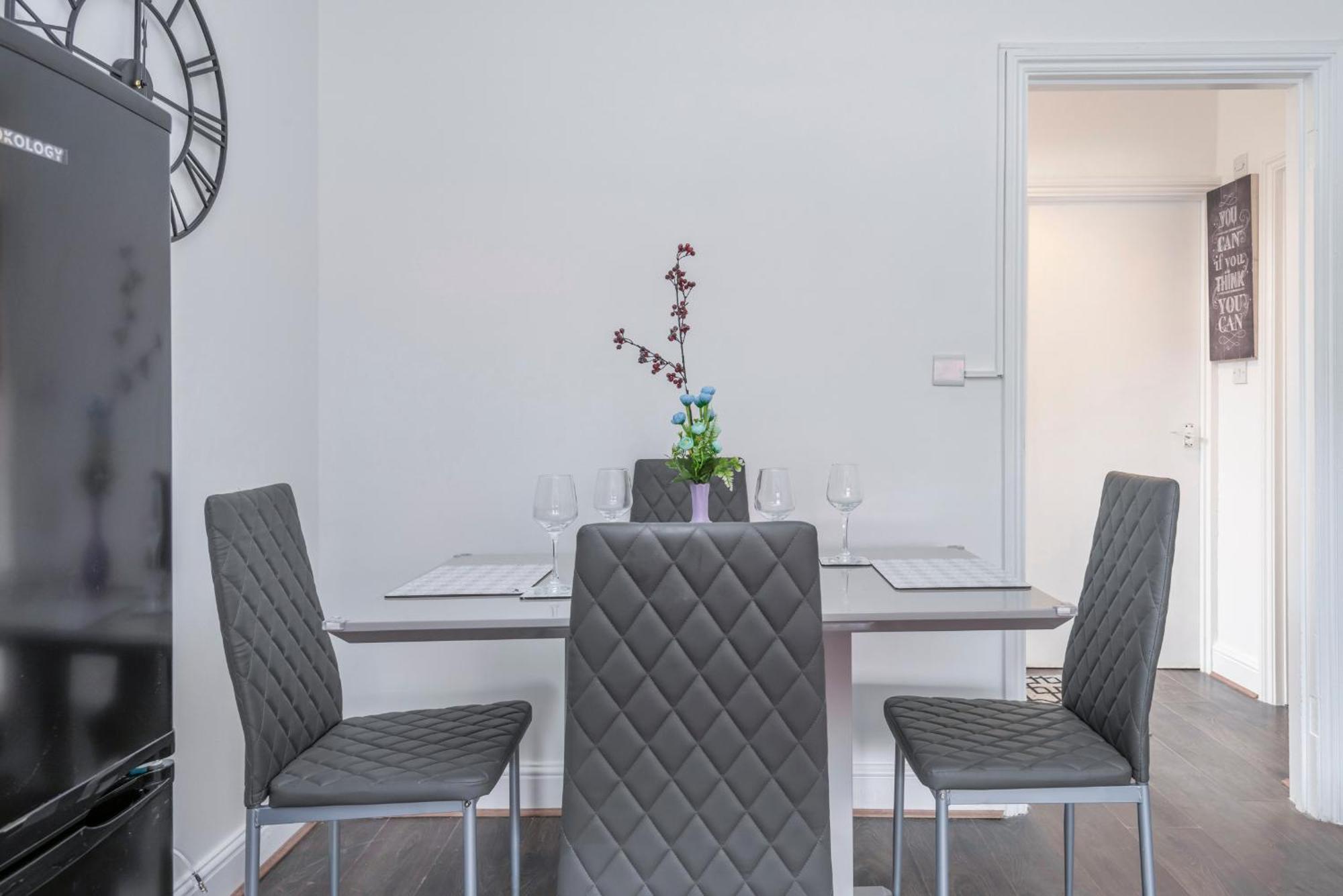 Modern Family Home W/Wi-Fi, Netflix, Self Check-In London Exterior foto